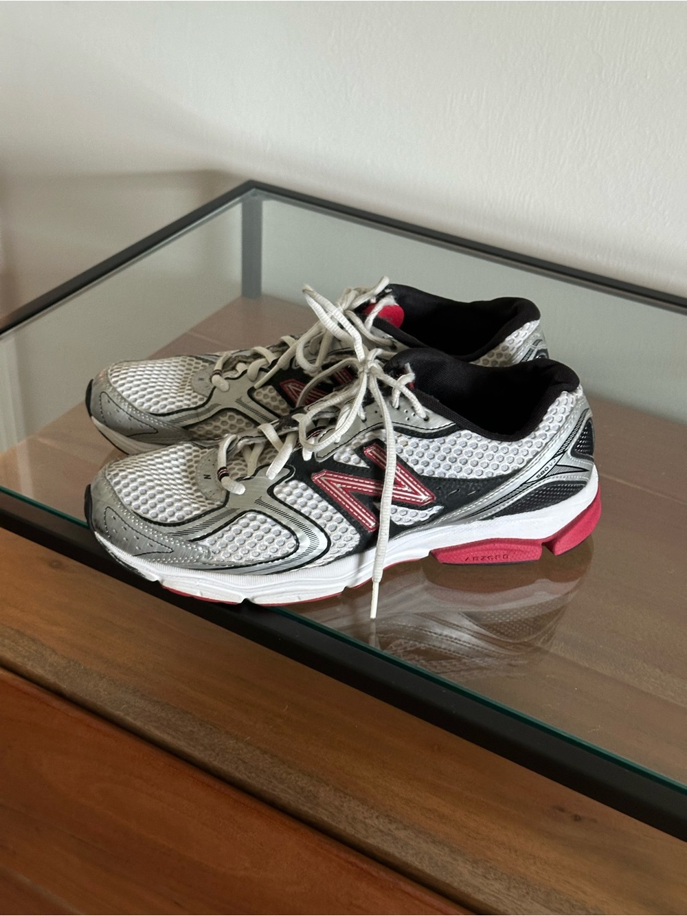 New Balance 860v2 ML860XA Men’s 9.5 Silver Red Y2K Retro Runner Sneakers